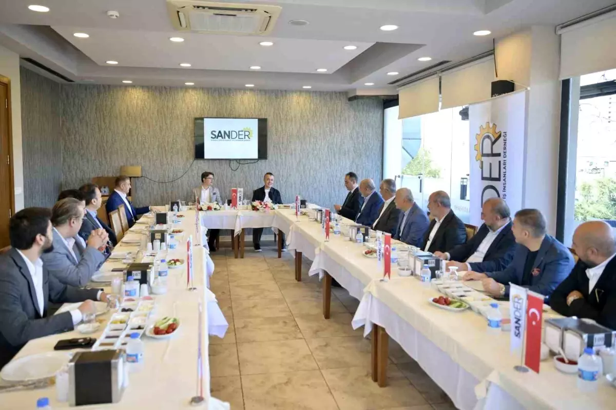 esenyurt belediye baskan vekili can aksoy sanayicilerle bulustu m49H3Vuk