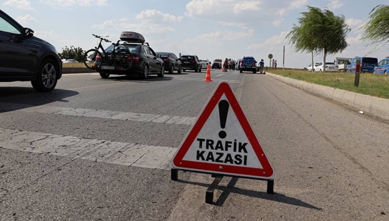 horasanda trafik kazasi 1 kisi hayatini kaybetti JsXTdCtV