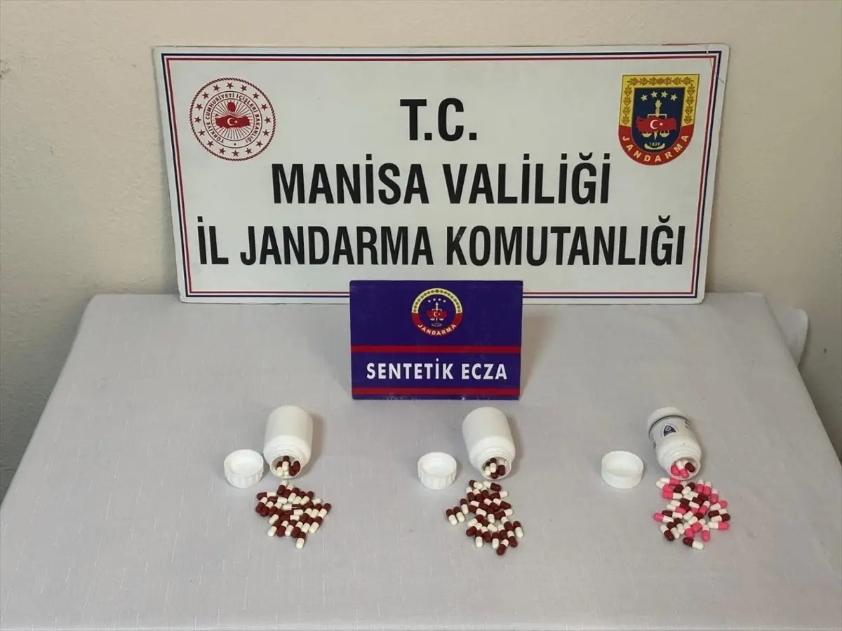 manisada uyusturucu ile iki zanli gozaltina alindi j2SW9lQY