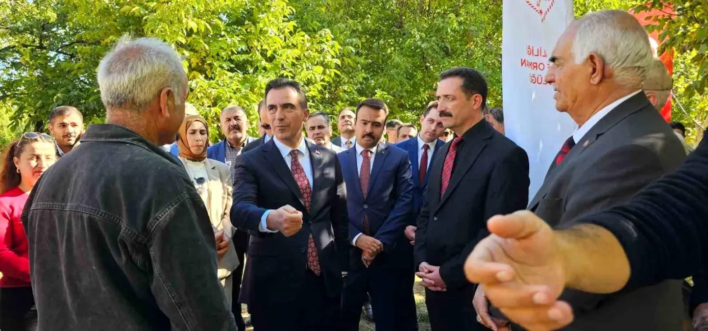 bitlis valisi ahmet karakaya adilcevazda ceviz hasadina katildi QqvNMR6D.jpg