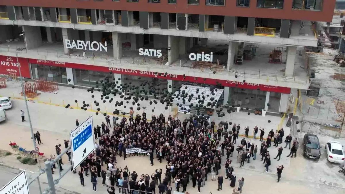 bursada 3 bin 500 aile insaati durdu siyah balonlarla tepki gosterdi QHCubb8r.jpg