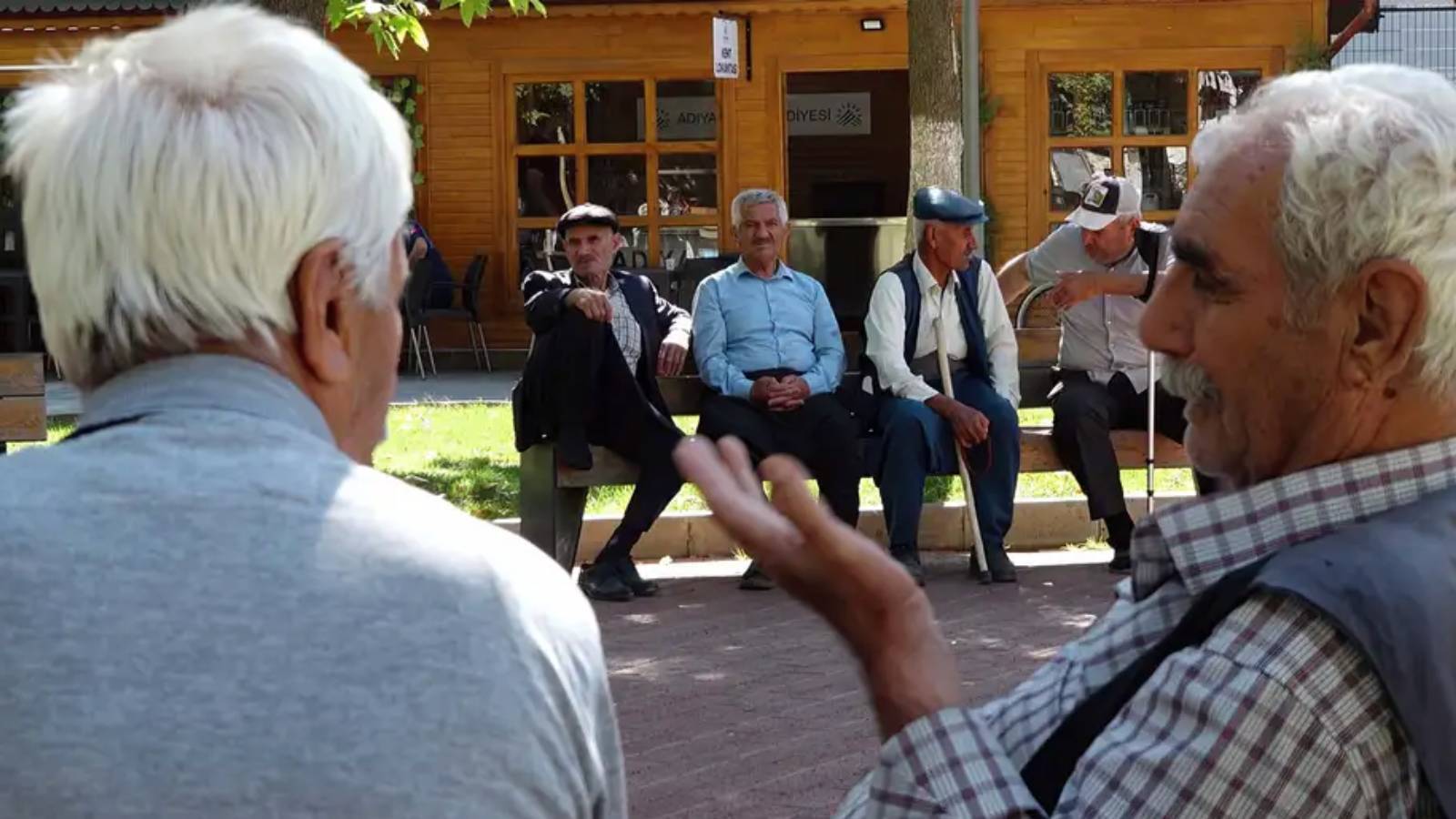 dusuk emekli ayligi ve hayat pahaliligi yasli yurttaslari iskura yoneltiyor zyB2UCw3.jpg