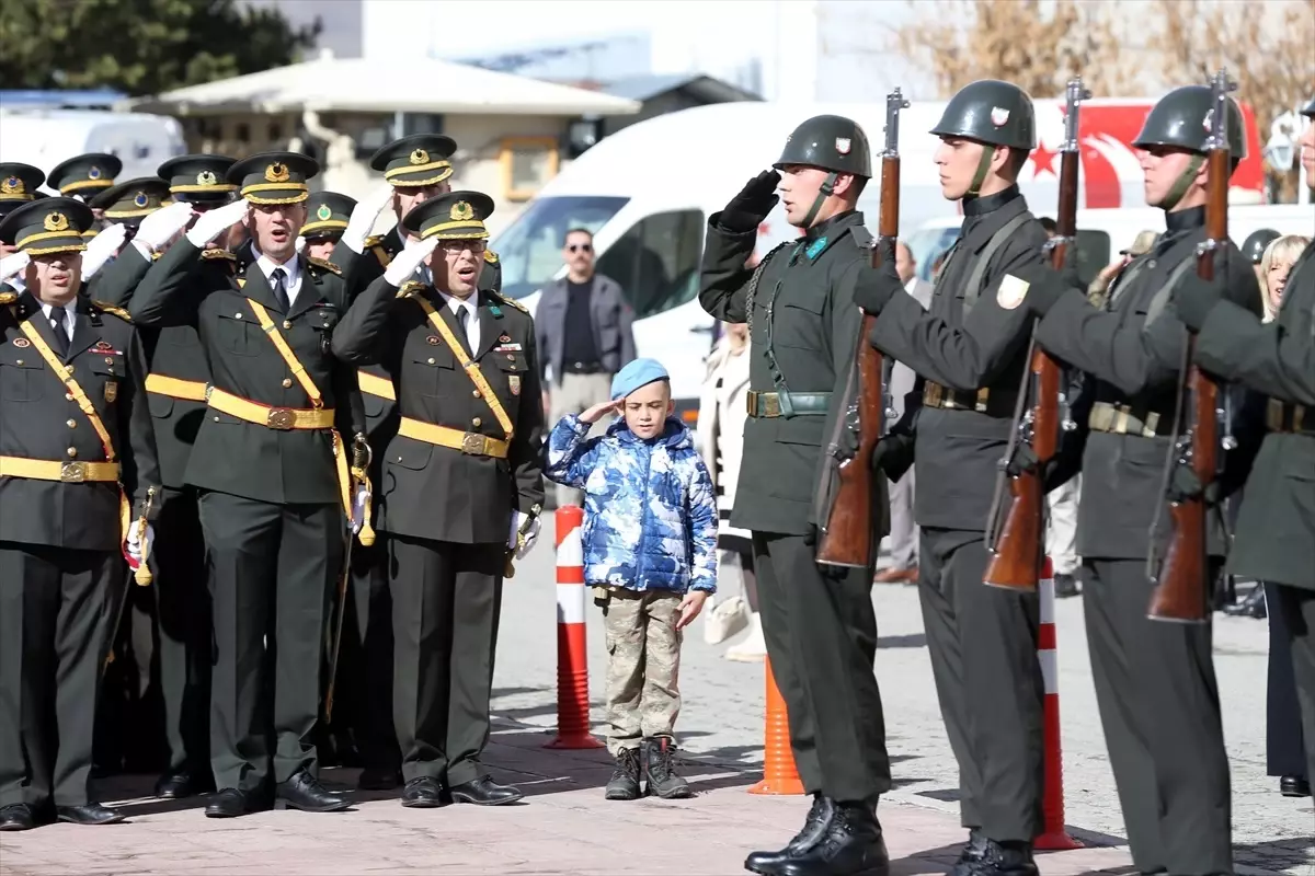 erzurum ve cevre illerde cumhuriyet bayrami kutlaniyor ZGZsCgCE.jpg