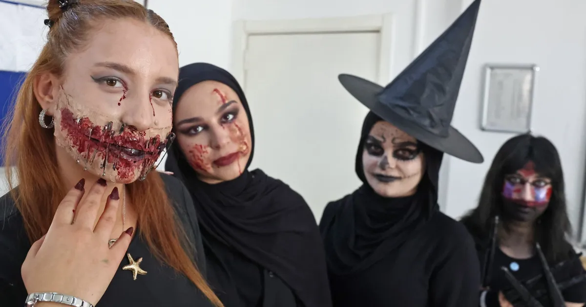 antalyada atabem kursiyerlerden korku filmi makyaji FRzP8dBx.webp