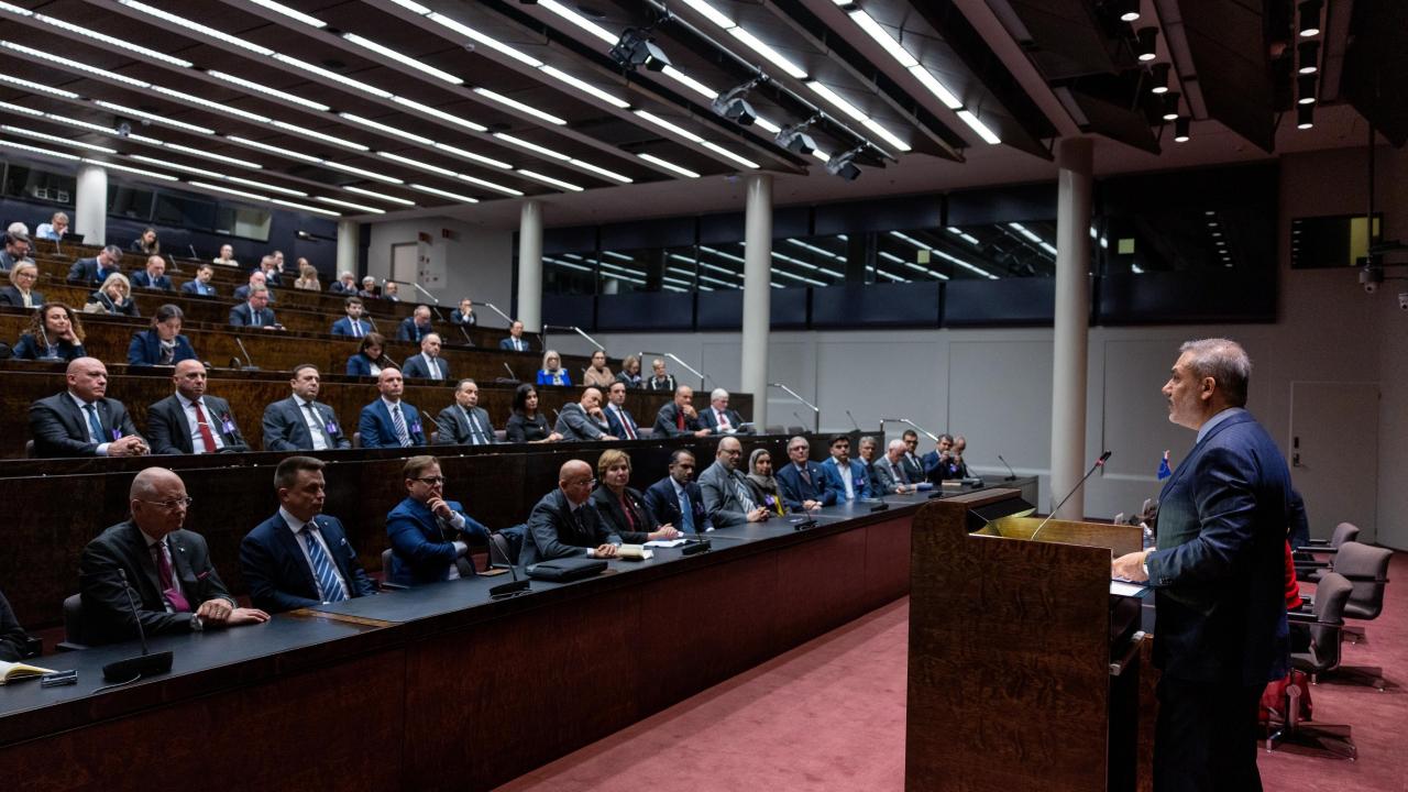 bakan fidan finlandiya parlamentosunda konustu 74iBgTMm.jpg