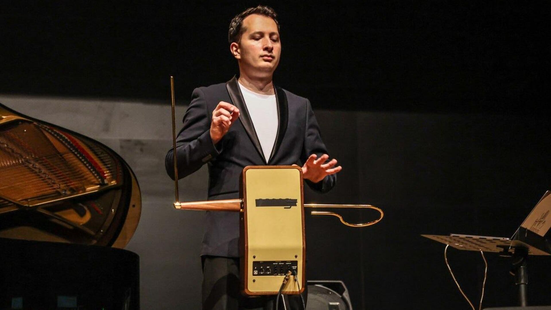 rus fizikci tereminin icat ettigi muzik aleti turkiyede tanitildi lmpvzHQX.jpg