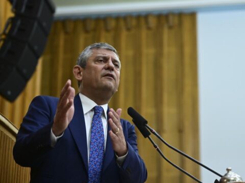 Chpde ozgur ozeli korkutan tablo en az 25 vekil evet oyu verecek YVqnn4ii