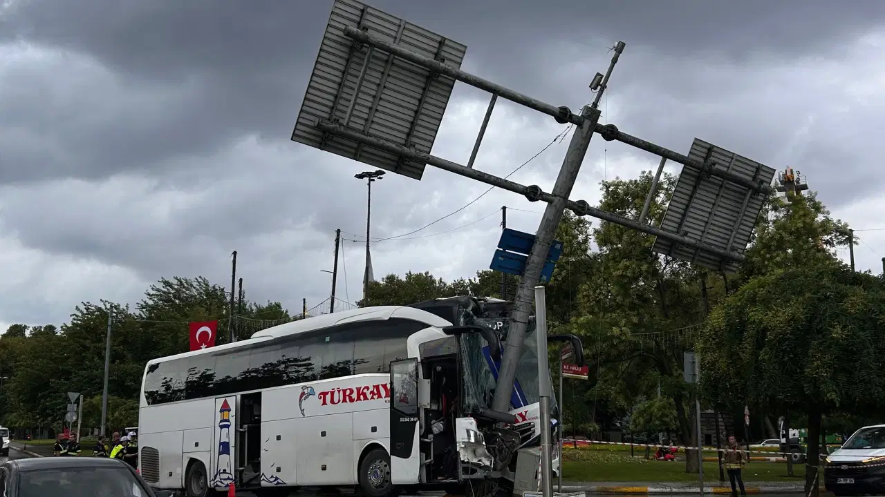 İstanbul’da yolcu otobüsü kaza yaptı: 2’si ağır 30 yaralı! Haber gorseli