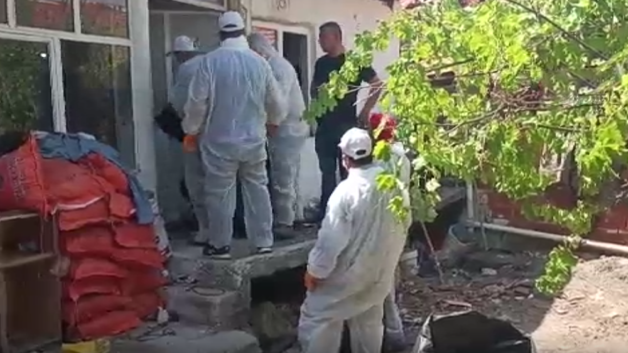 Mahalleli kokudan duramadı: Gerçek kapı açılınca ortaya çıktı Mahalleli kokudan duramadi gercek kapi acilinca ortaya cikti xQy9uQVl