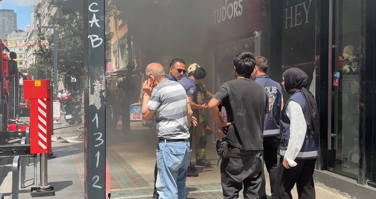 Nişantaşı’nda 7 katlı binada korkutan patlama Nisantasinda 7 katli binada korkutan patlama QnxUkx6c